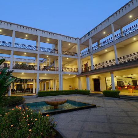 Treehouse Hotel Club & Spa Dhāruhera Exterior foto
