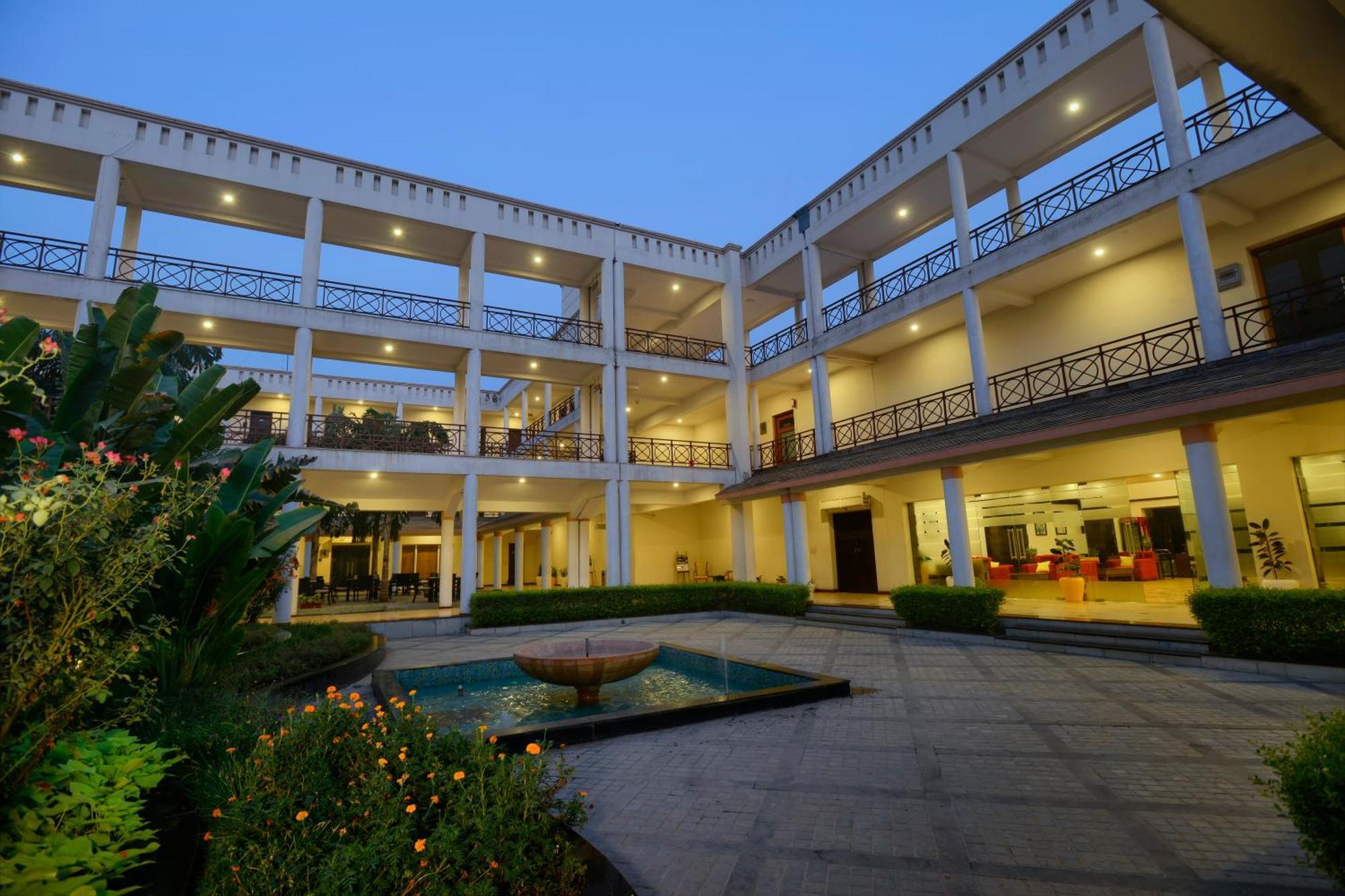 Treehouse Hotel Club & Spa Dhāruhera Exterior foto